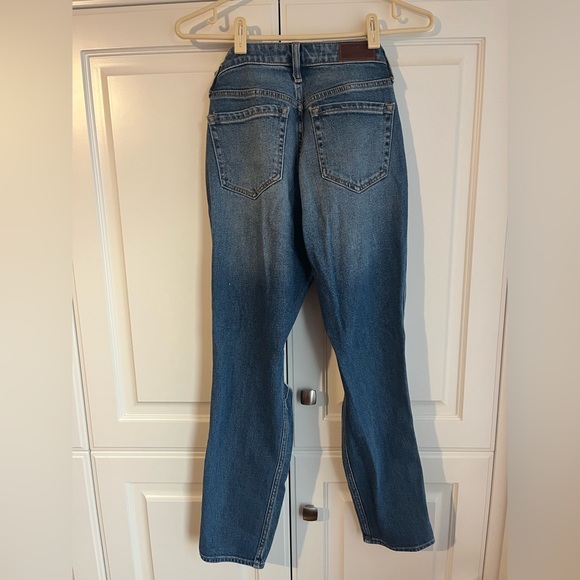 Hollister Ripped Knee Mom Jeans - Picture 5 of 6